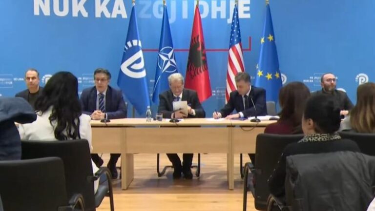 Mbyllet mbledhja e Këshillit Kombëtar të PD, një anëtar iku nga salla