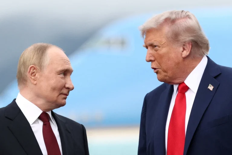 Trump njofton bisedë “shumë produktive” me Putinin para takimit me Zelenskyn