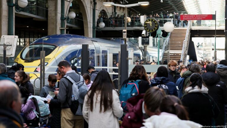 Eurostar rikthehet në normalitet pas defektit elektrik në tunelin e Kanalit