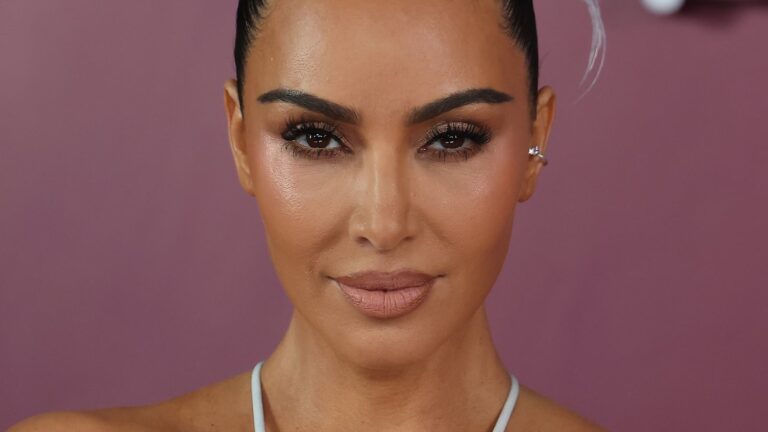 Si u bë Kimberly “Kim” Kardashian: Ylli zbulon historinë para famës