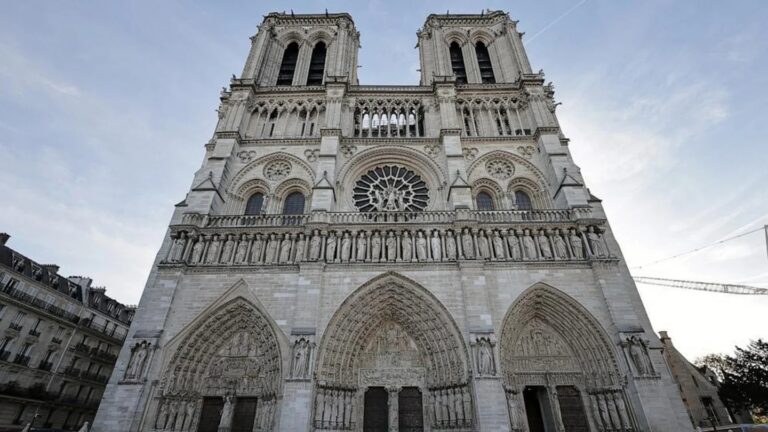 Më 7 dhjetor 2024, pas pesë vitesh sfidë restauruese, ikonikja e Francës, Notre-Dame de Paris u bie kambanave