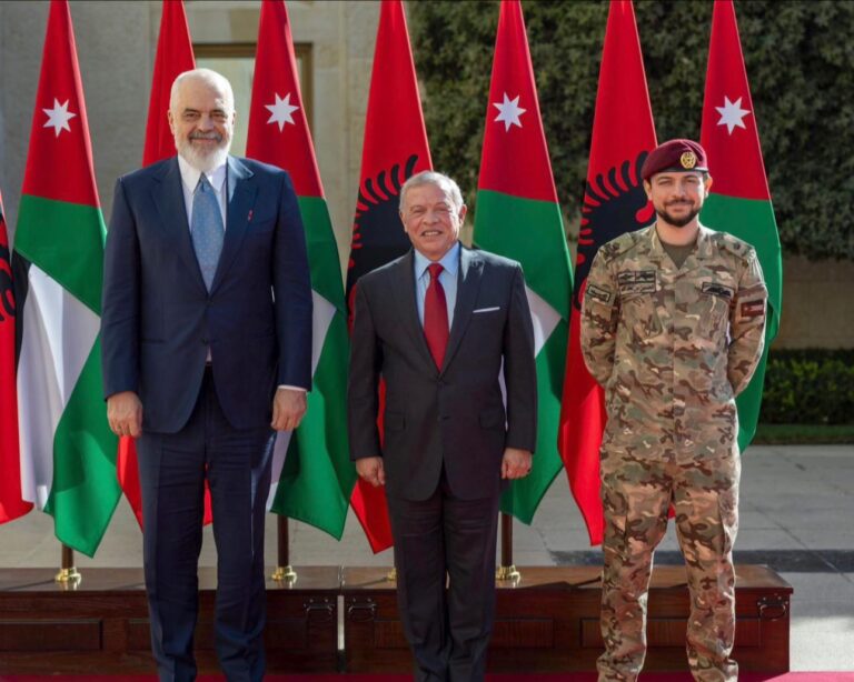 Rama: Me Mbretin e Jordanisë Abdullah II bin Al-Hussein dhe Princin e Kurorës Hussein bin Abdullah II