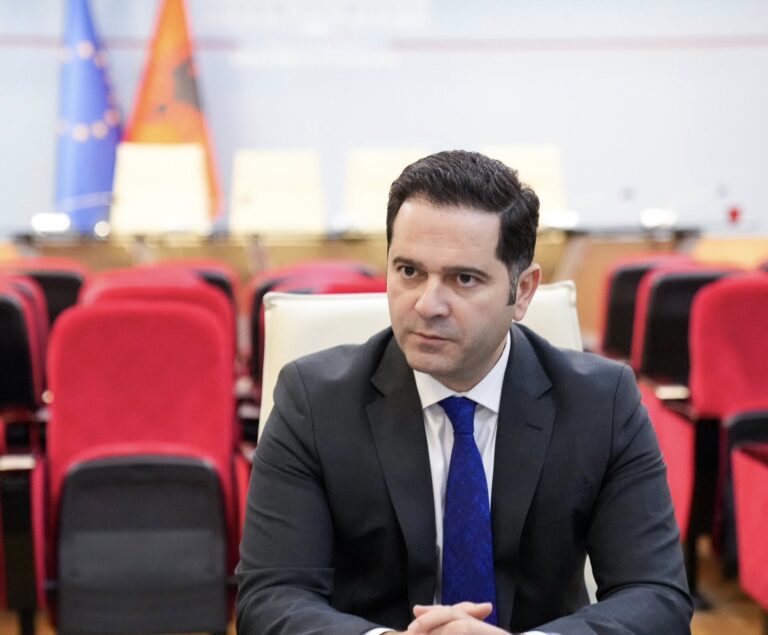 Ministri Malaj: Strategjia afatmesme e borxhit, fokus te huamarrja me kosto të ulët