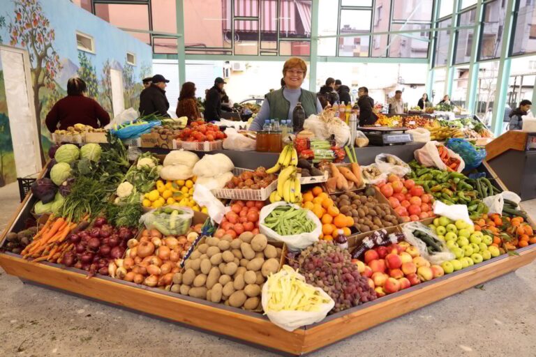 Rama poston fotot: Hapësira moderne e funksionale në tregun e ri të fruta-perimeve në Elbasan