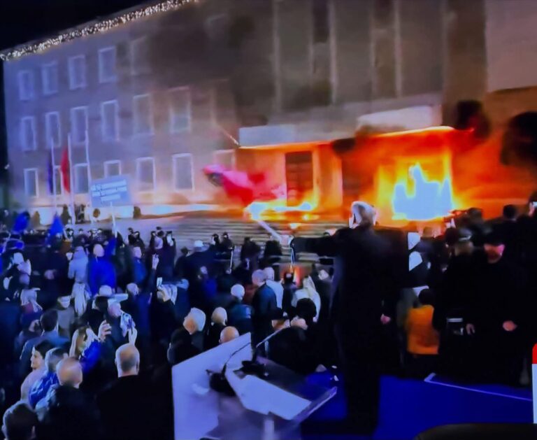 Protesta Kombëtare e PD, Balla mesazh Berishës: Sali ti nuk e djeg dot më Shqipërinë