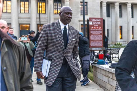 Michael Jordan kundër Nascar  Akuza për monopol trondit botën e garave automobilistike