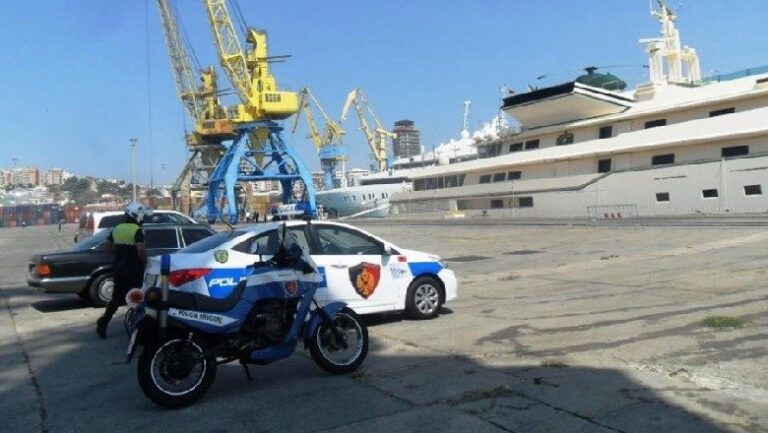 Durrës, sekuestrohen pajisje përgjimi në një mjet nga Italia, lihen të lirë 3 personat