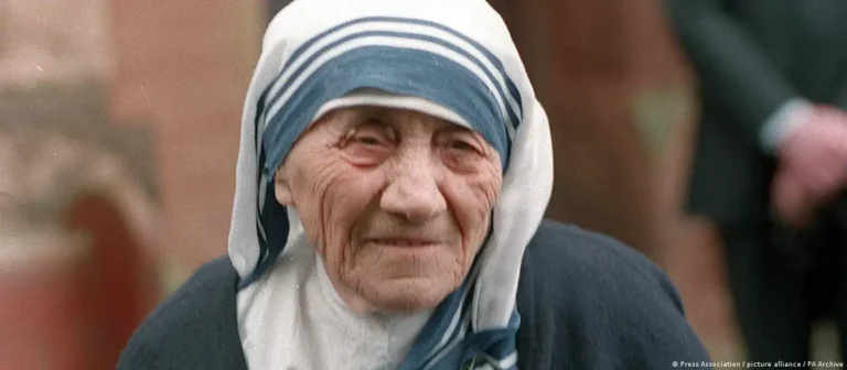 “Tereza – Një jetë mes dritës dhe hijes”, ikonë me plasaritje, përmes një filmi të ri për shenjtoren