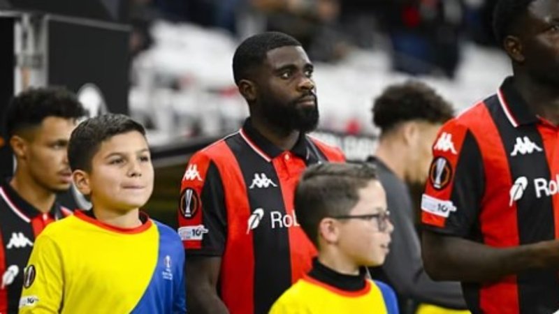 Sulm brutal në Nice  Lojtarët goditen me shkelma e grushta nga 400 tifozë të tërbuar