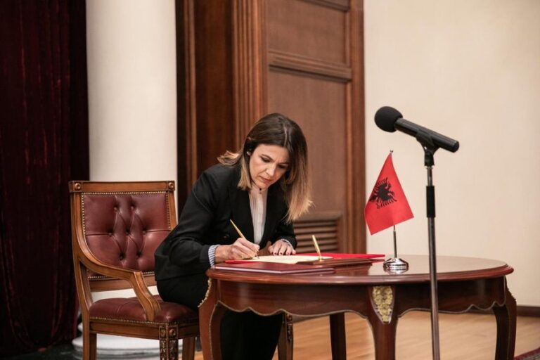 Papajorgji në krye të Kushtetueses