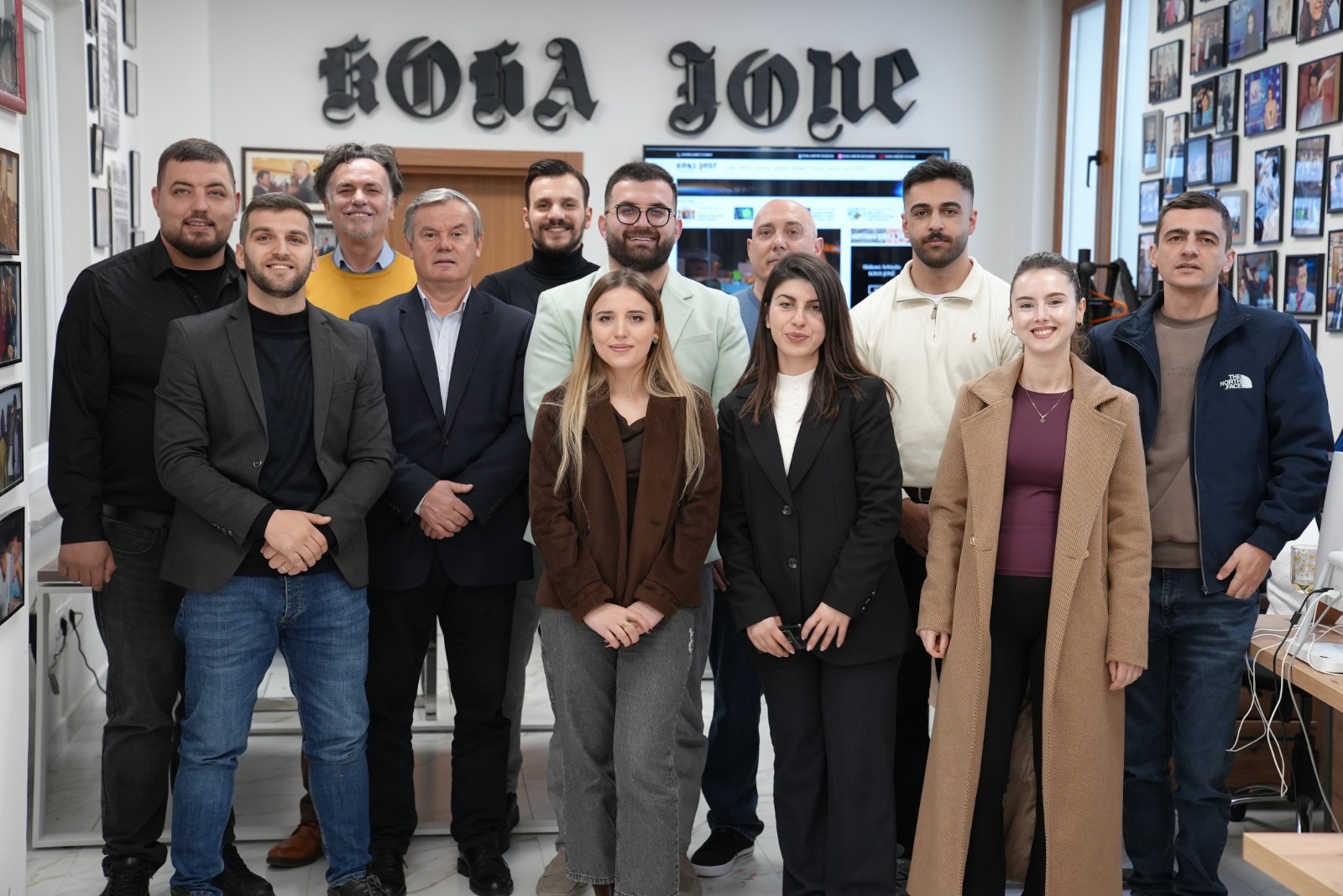 Urimi i gazetarëve të KOHA JONE për Vitin e Ri 2026!