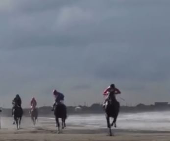 gare-me-kuaj-ne-darezeze-video-qe-tregon-se-si-goditet-me-kamxhik-kali-i-gares