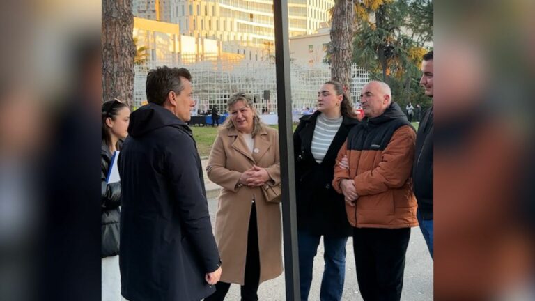 Shehaj në ditën e dytë të fushatës për 100 mijë firma: Jemi kundër atyre që ua bënë jetën të pamundur shqiptarëve