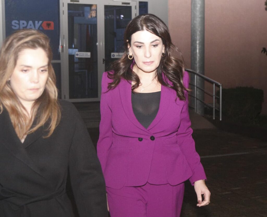 Drejtoresha e AKSHI-t del nga SPAK pas 3 orësh