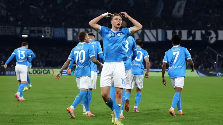 Napoli dominon dhe fiton në 45 minutat e para ndaj Juventusit