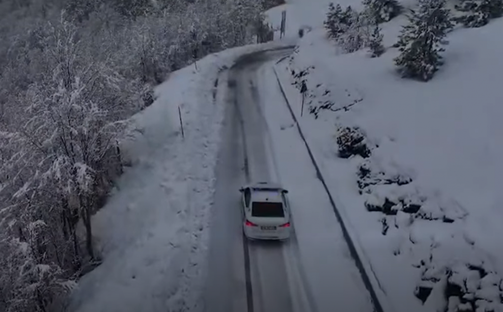 Dëborë dhe lagështi në rrugë, Policia paralajmëron: Kujdes në qarkullim