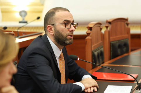 Gazment Bardhi  Nuk merret PD ja me takimet private te Ervin Salianjit 