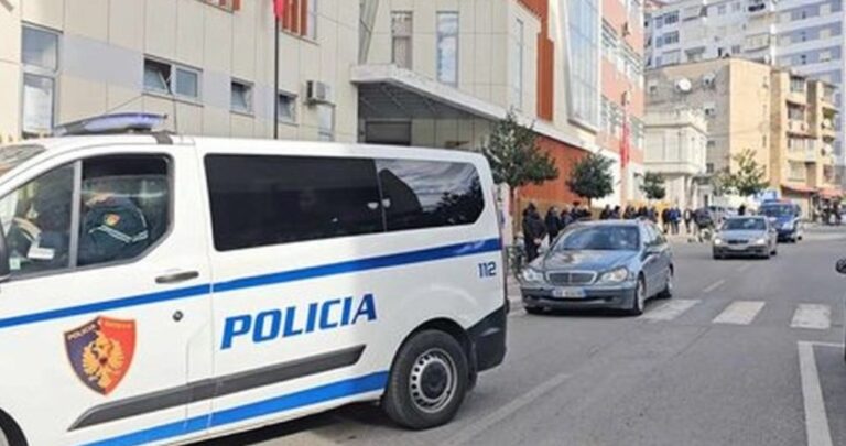 Aksident fatal me një të vdekur në kantierin e shkollës në Elbasan, arrestohet administratori