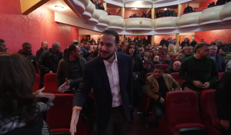 VIDEO/ Salianji vijon Foltoren në Elbasan, pritet nga demokratët