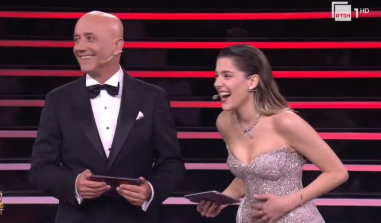 “Të dua, a do martohesh me mua”? Arilena Arës i vjen propozimi në skenën e Fest 64