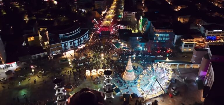 Dhjetori i festave, kryeministri Rama poston videon nga atmosfera magjike në Korçë