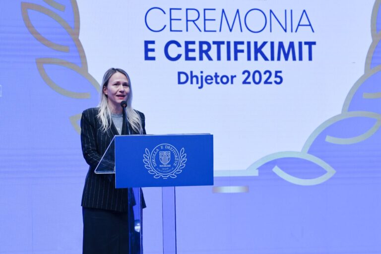334 drejtorë të arsimit parauniversitar, Ristani: Fëmijët në qendër të politikave, krenar që kemi krijuar kushte dhe standarde