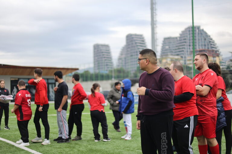 Dita Ndërkombëtare e Personave me Aftësi të Kufizuara / FSHF dhe SHRFT organizojnë aktivitet futbolli me fëmijët me nevoja të veçanta
