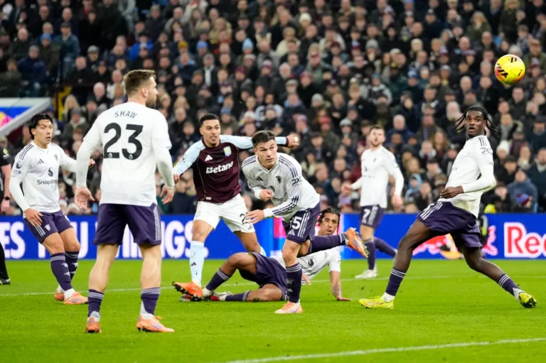 Aston Villa mund Manchester United dhe ëndërron titullin kampion