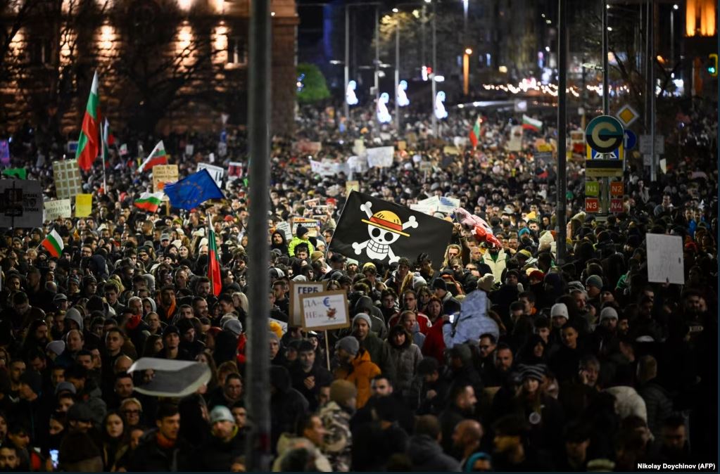 Krahasoni protestat antikorrupsion në Bullgari me këto të Berishës në Tiranë