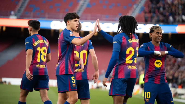 Futbollistët e Barcelonës marrin si dhuratë telefona të artë me vlerë 10 mijë euro