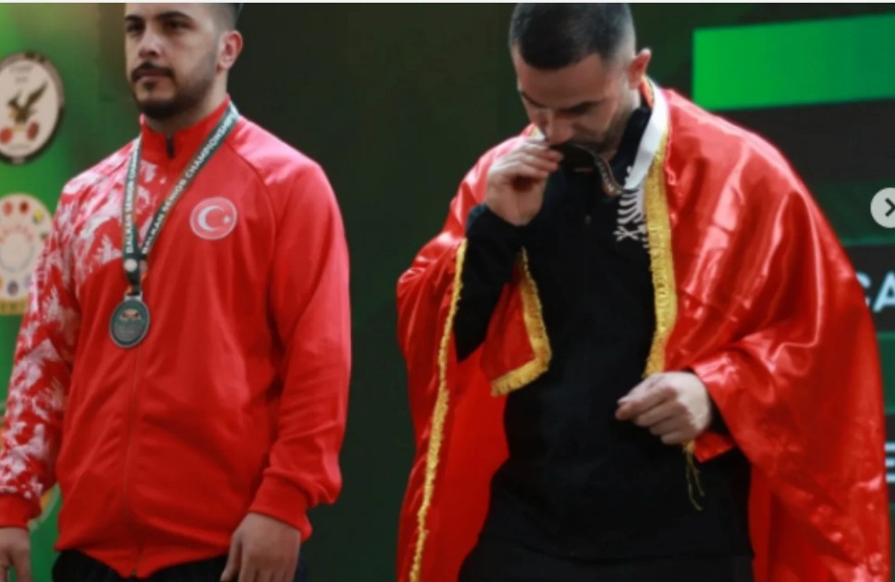 Peshëngritje/ Shkëlqen Briken Calja, kampion absolut i Ballkanit me 3 rekorde