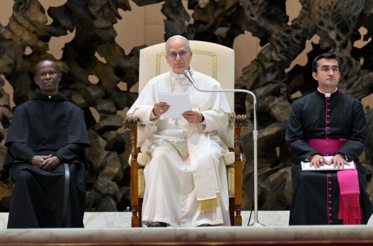 Papa Leoni XIV diplomatëve italianë: Të lodhesh nga dialogu do të thotë të mos e shpresosh paqen