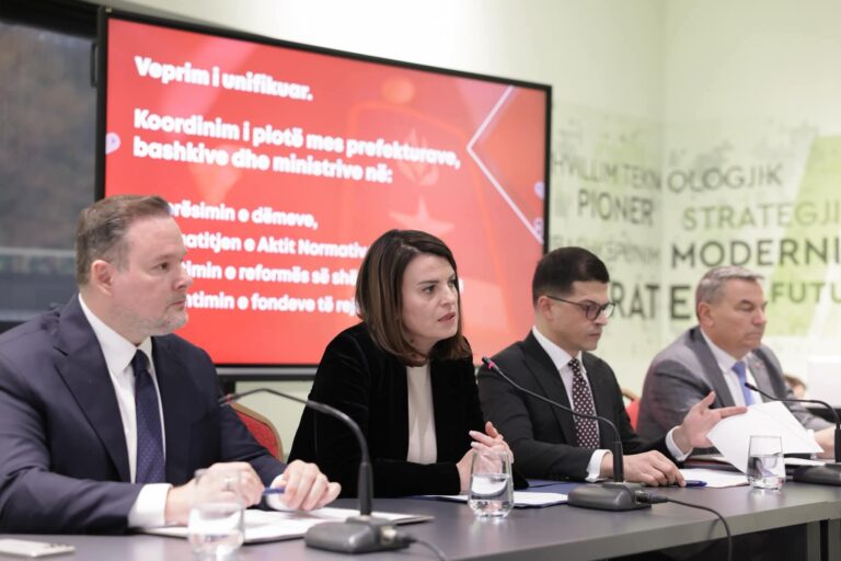 Ministrja Koçiu mbledh ministrat dhe prefektët: Planet e emergjencës të ndryshojnë sipas terrenit
