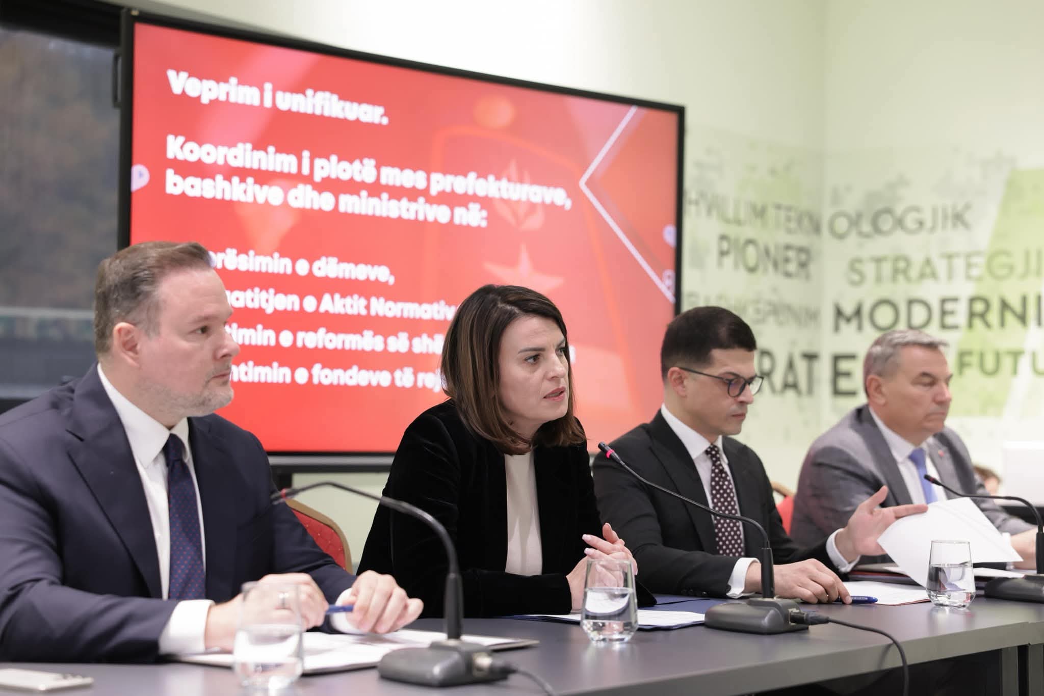 ministrja-kociu-mbledh-ministrat-dhe-prefektet-planet-e-emergjences-te-ndryshojne-sipas-terrenit