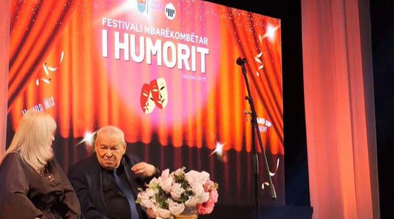 Festivali i Humorit, nata e parë e sfidës që riktheu Shkodrën në tempullin e së qeshurës