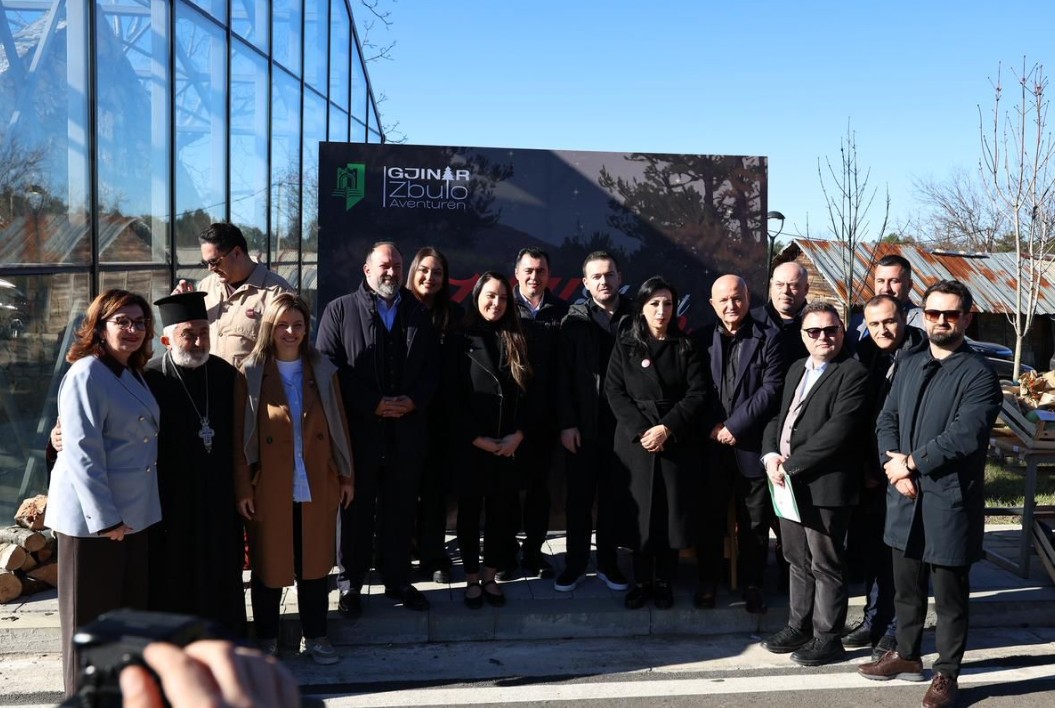 Gjinari shndërrohet në zemrën magjike të turizmit dimëror  qindra turistë vendas dhe të huaj vizituan  Gjinar Village Market 