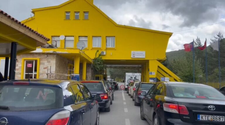 Protesta e fermerëve grekë, bllokohet për 4 orë rruga Kapshticë-Selanik