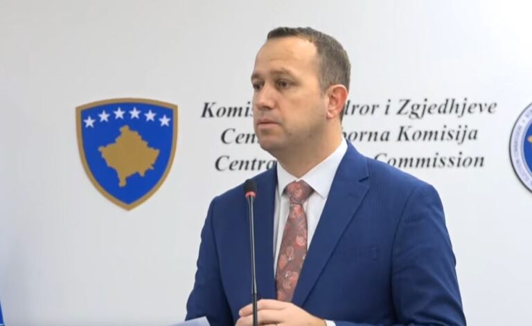 Zgjedhjet e parakohshme, KQZ e Kosovës mban konferencën e parë: Të gjitha qendrat e votimit u hapën në kohë