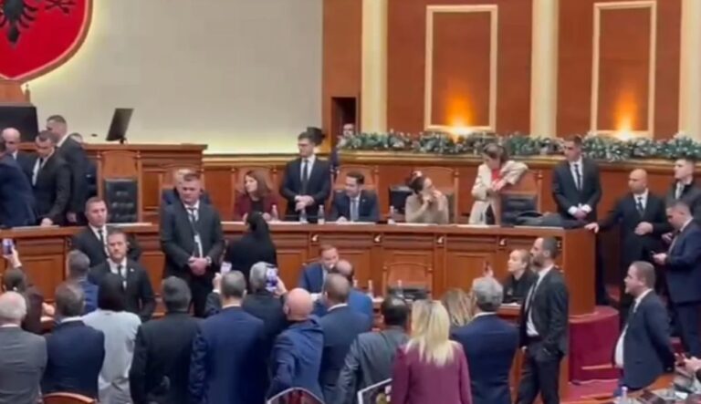 PS kërkon përjashtimin e 29 deputetëve të PD, shtyhet mbledhja e Komisionit të Etikës