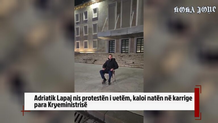 Adriatik Lapaj nis protestën i vetëm, kaloi natën në karrige para Kryeministrisë