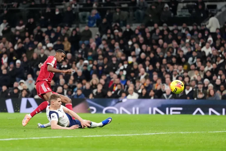 Liverpooli mund Tottenhamin dhe ngjitet në zonën Champions