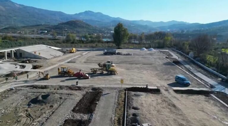 Kryebashkiaku Llatja: Një tjetër investim për qytetin, nis projekti “Dua të luaj”