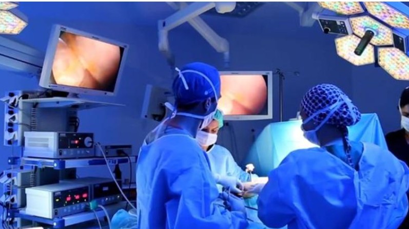 Mjekët e  Shefqet Ndroqit  realizojnë me sukses operacionin për heqjen e një formacioni cistik