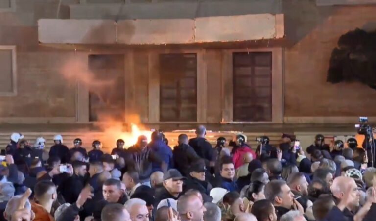 Hodhën molotovë drejt Kryeministrisë, Gjykata jep vendimin për protestuesit