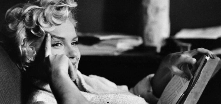 Marilyn Monroe, jo vetëm një yll, por edhe shkëlqimi i një shpirti që u skalit në pasionin për poezinë dhe letërsinë