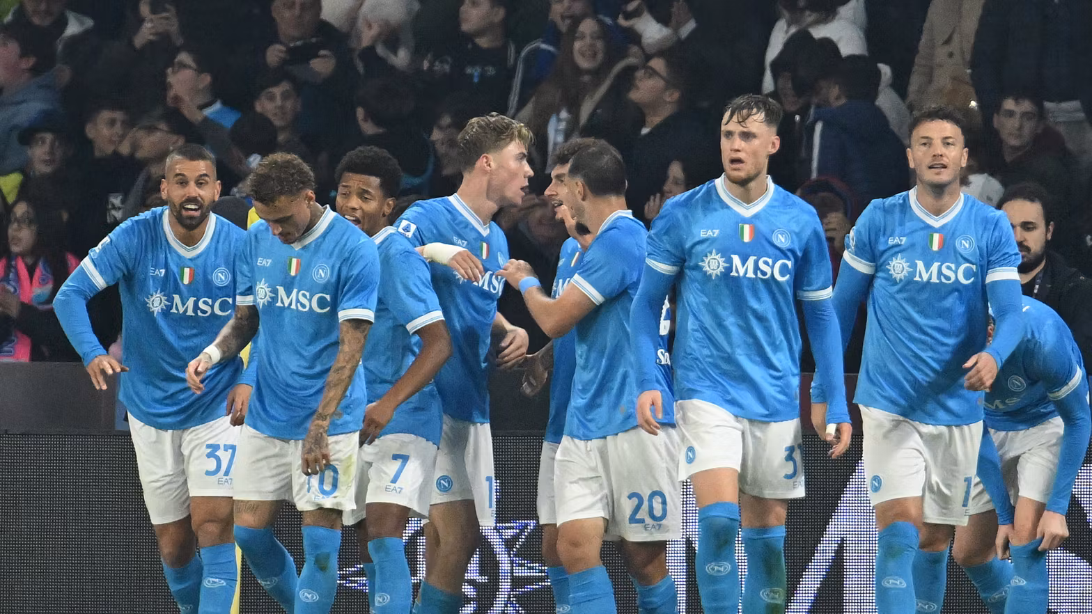 Napoli mund Juventusin dhe merr kreun e Seria A