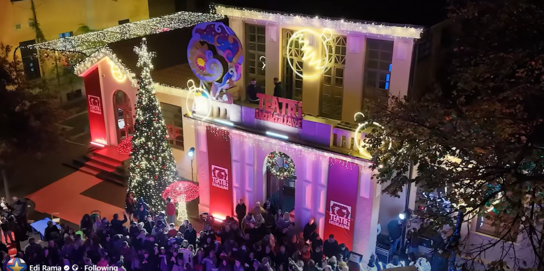 Rama  Ndezja e dritave të festave te Teatri i Kukullave  moment magjik