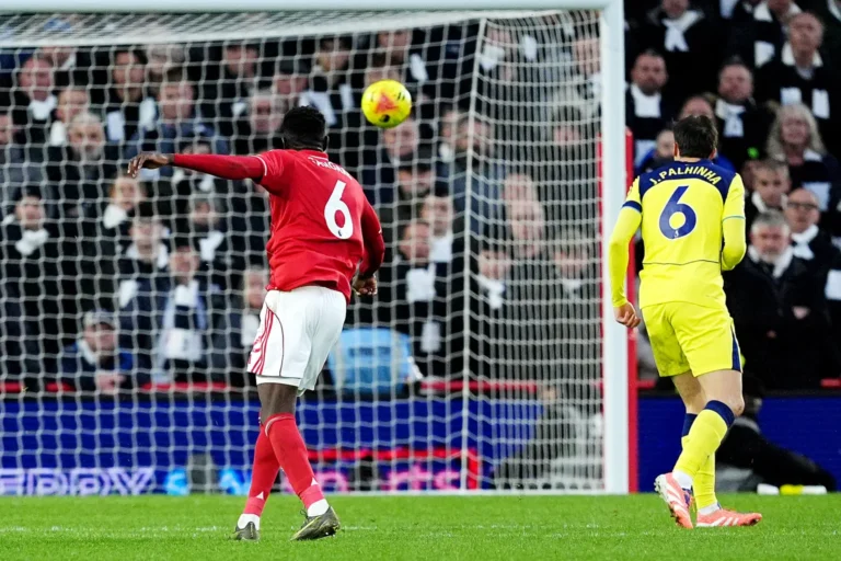 Premier League/ City mund me lehtësi C.Palace, Nottingham befason Tottenhamin