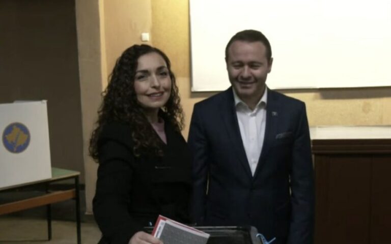 Vjosa Osmani hedh votën: Shpresoj të ketë zgjedhje të qeta dhe të rregullta