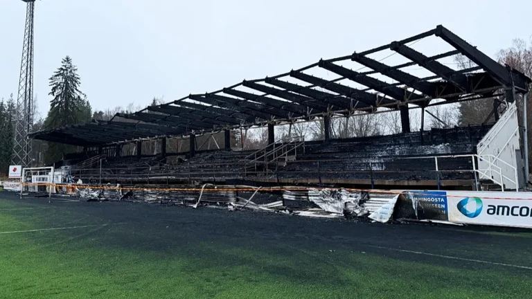 Tifozët finlandez djegin stadiumin pasi ekipi i tyre ra nga kategoria